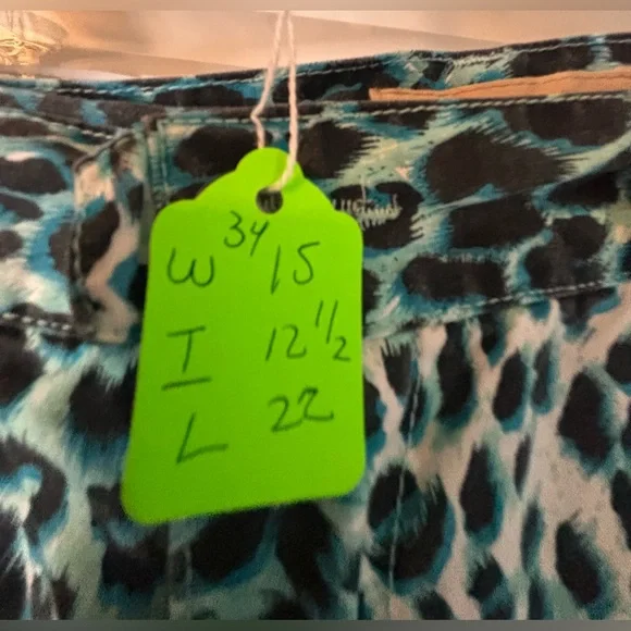 Leopard Print Shorts-Size 34 - Picture 5 of 6